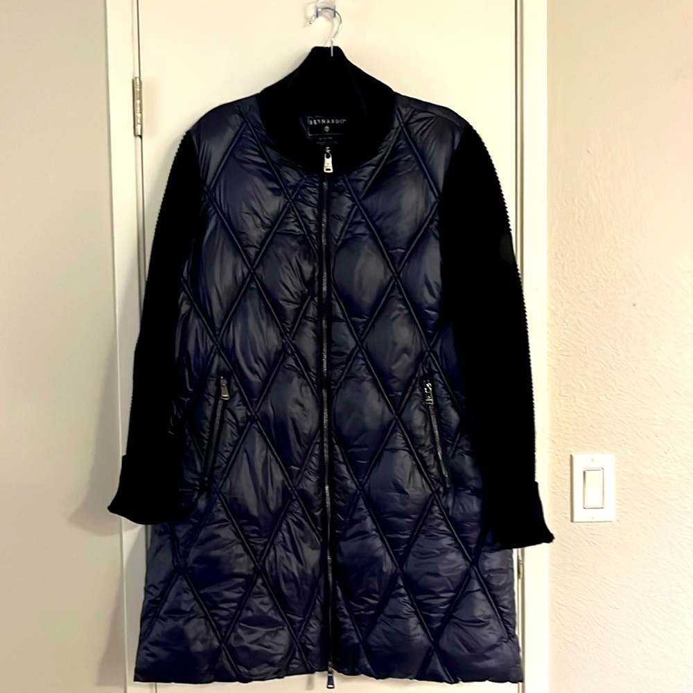 Bernardo puffer 3/4 length jacket w/sweater knit sleeves